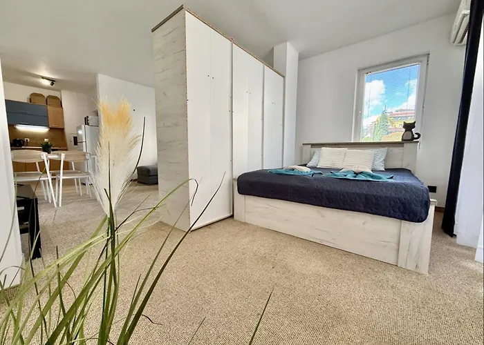 Carina - Menada Slantchev Briag